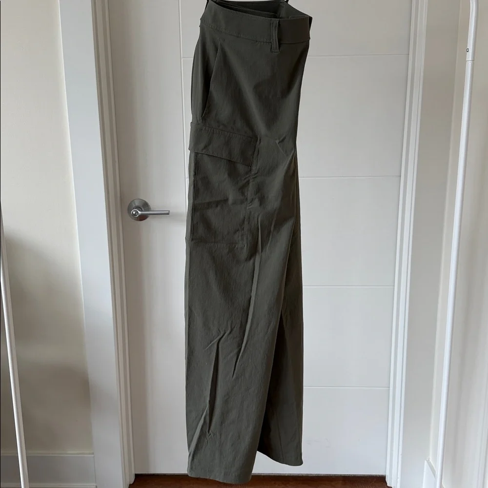 Lululemon ripstop cargo - size 30
